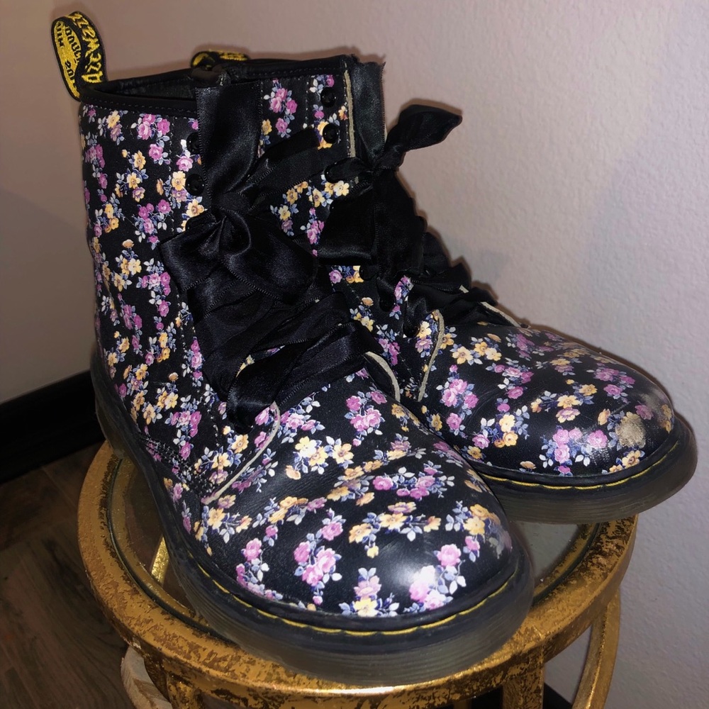 Pastel Vintage Floral💐 Dr. Martens Delaney Boot